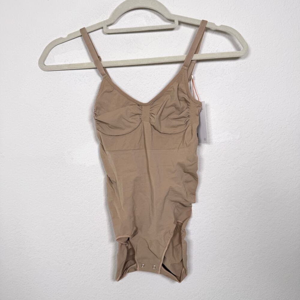 Quince Womens Sculpting Bodysuit Shapewear Size XL Strapless Compression Beige